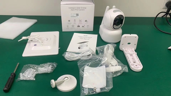 屋外のTuya Wifiのカメラ1080pの対面通話装置の防水スマートな太陽カメラ